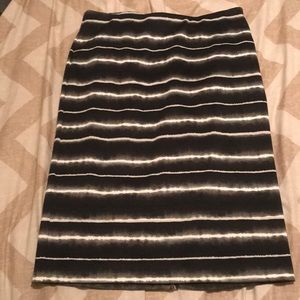 The Limited stretchy pencil skirt size medium.